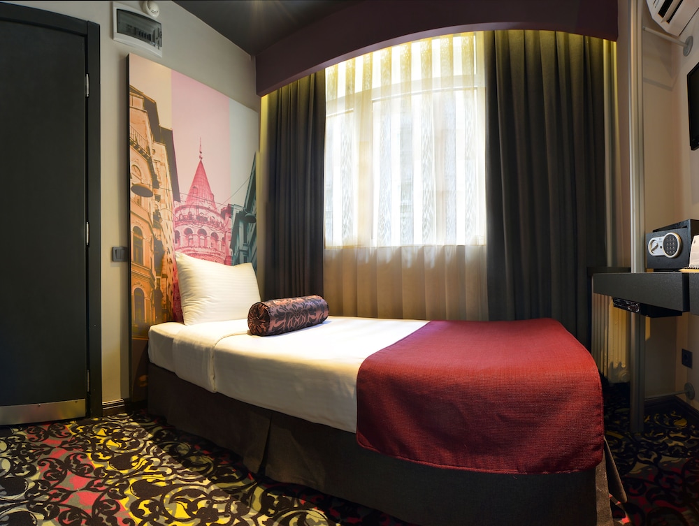 Standard Double or Twin Room, 1 Double or 2 Twin Beds photo 3