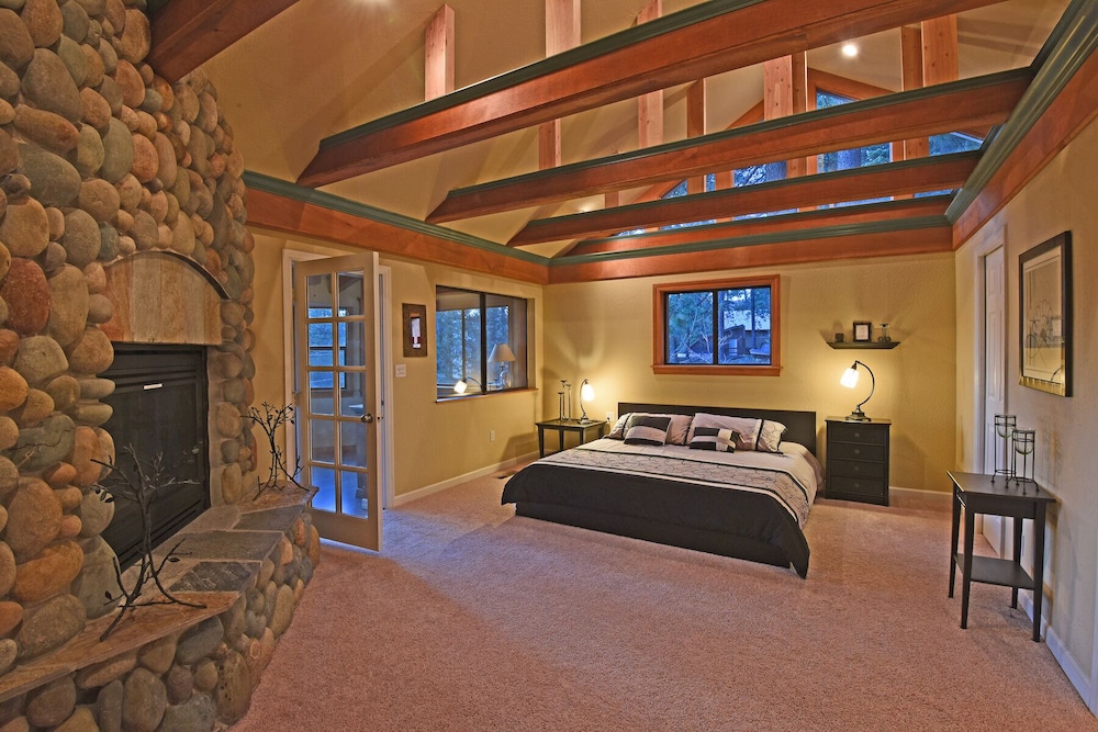 House, Multiple Beds, Hot Tub, Mountain View (Mountainside Overlook) photo 1