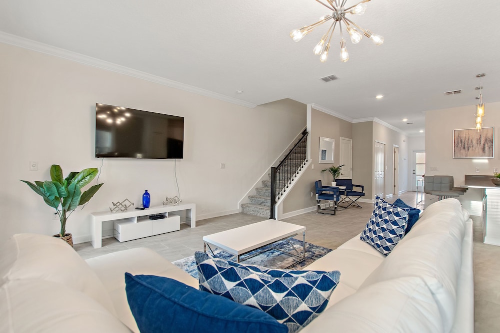 Apartment (Knee Deep @ Storey Lake by Shine Vila)