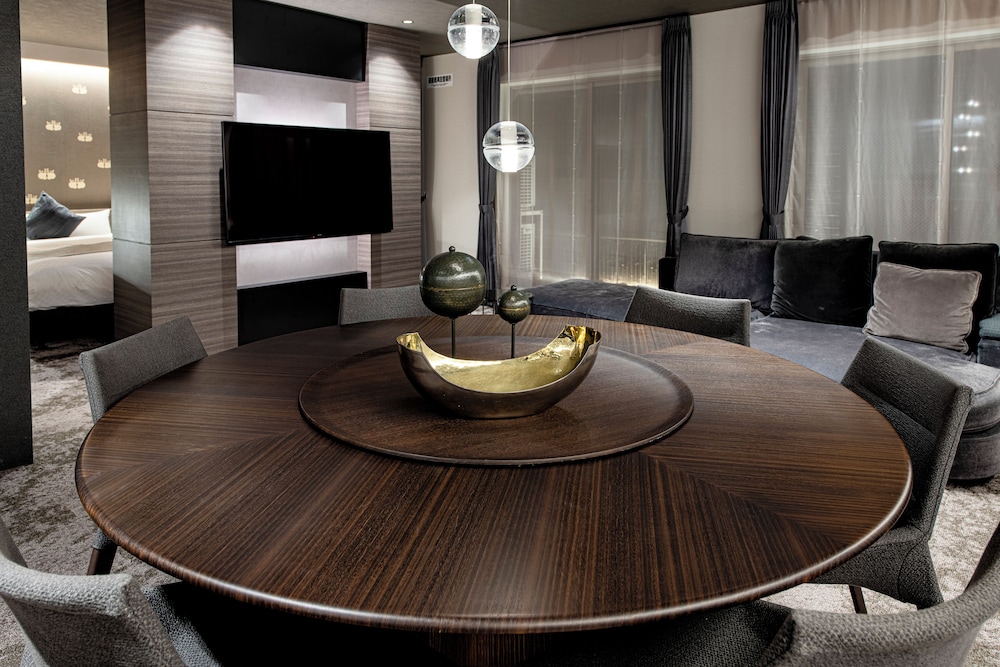 Quad Double Bed Suite - Photo 24