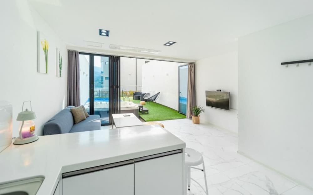 Room (POOLVILLA 104 (Duplex) (Random Room)) photo 1