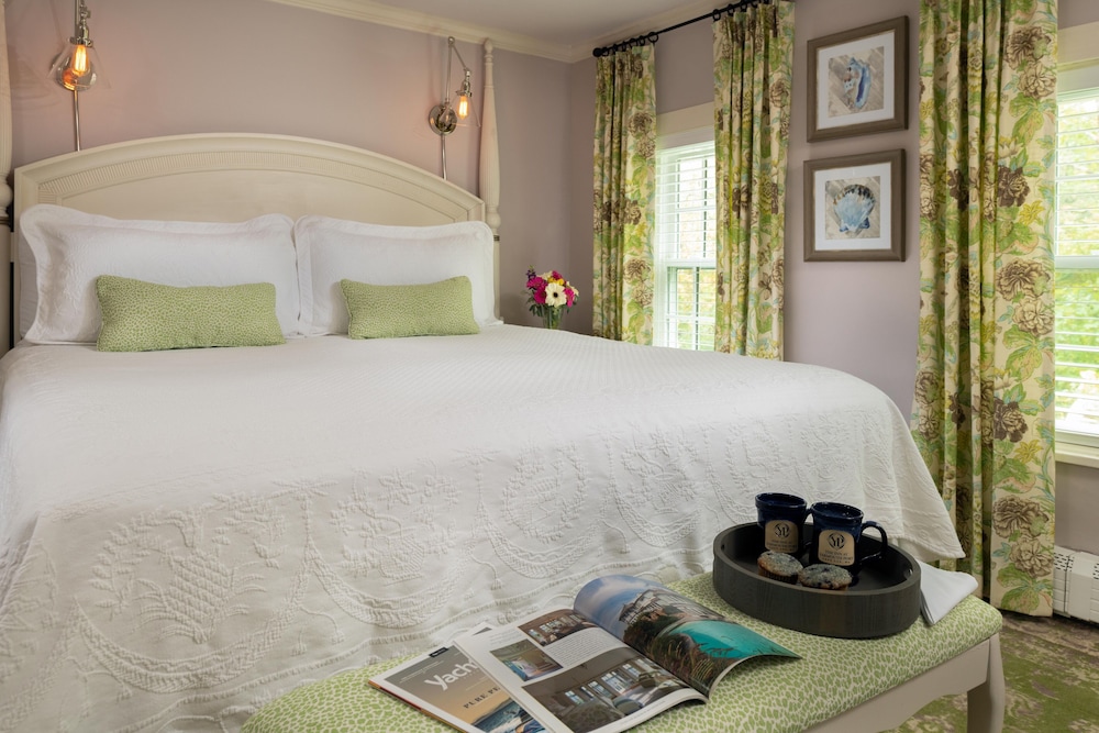 Brewster Room photo 2
