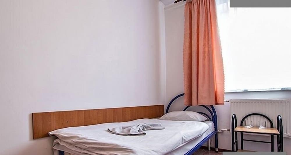 Economy Twin Room photo 2