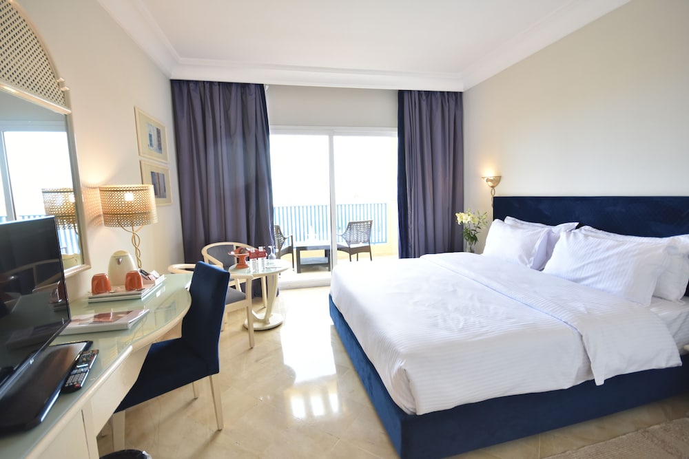 Deluxe Room, Garden View - Photo 3