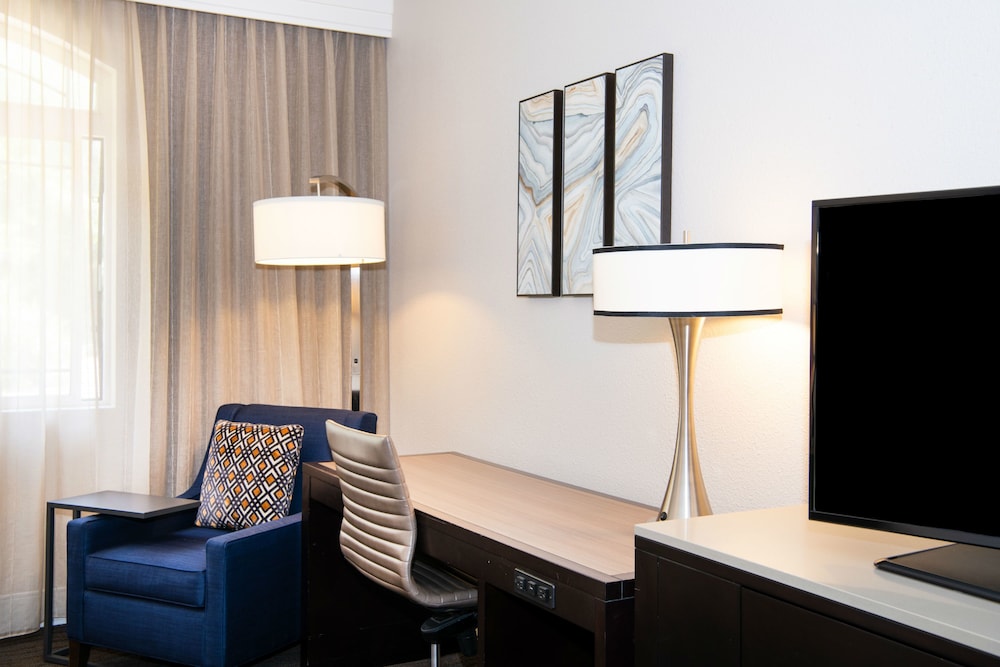Deluxe Suite, 1 Bedroom - Photo 3