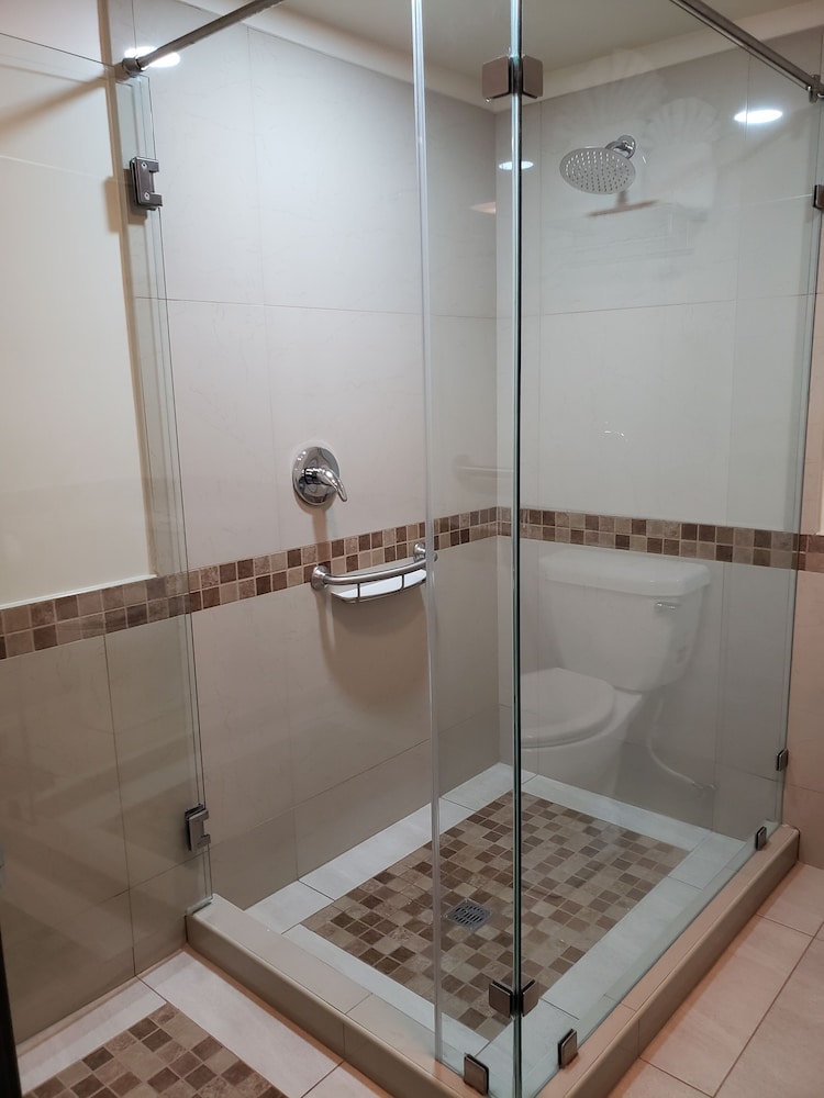 Deluxe Quadruple Room - Photo 8