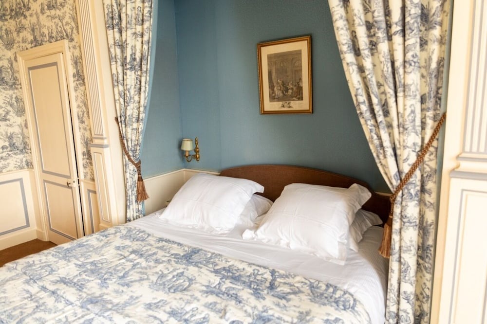 Luxury Double Room, Ensuite, Garden View (Louise De La Valliere) - Photo 3