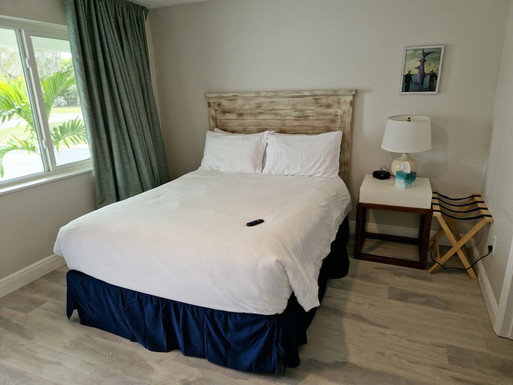 Deluxe Room, 1 Queen Bed, Pets Allowed photo 1