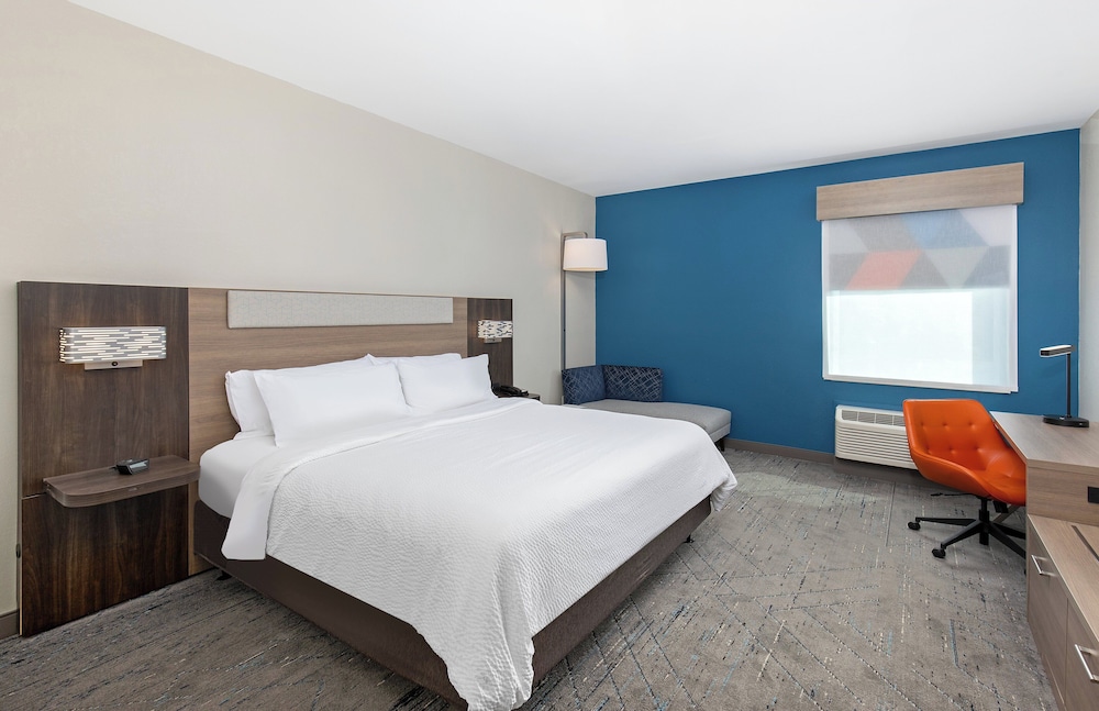 Standard Room, 1 King Bed (Communications, Mobility) - Photo 1