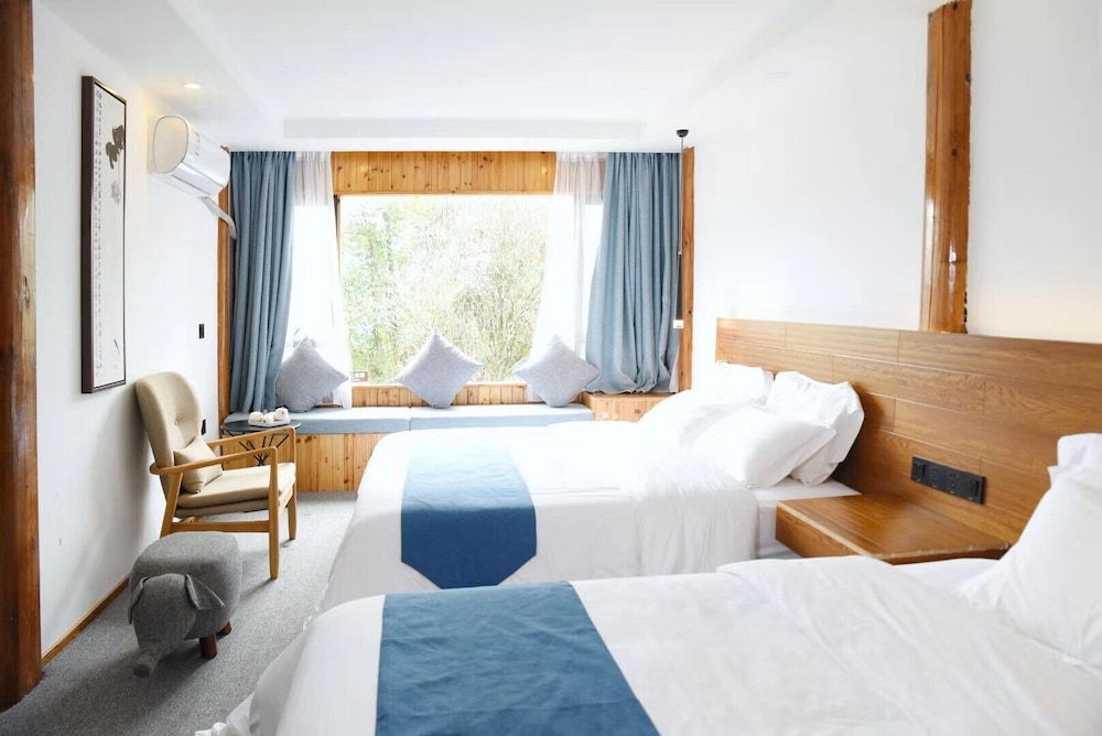 Deluxe Triple Room, Mountain View photo 2