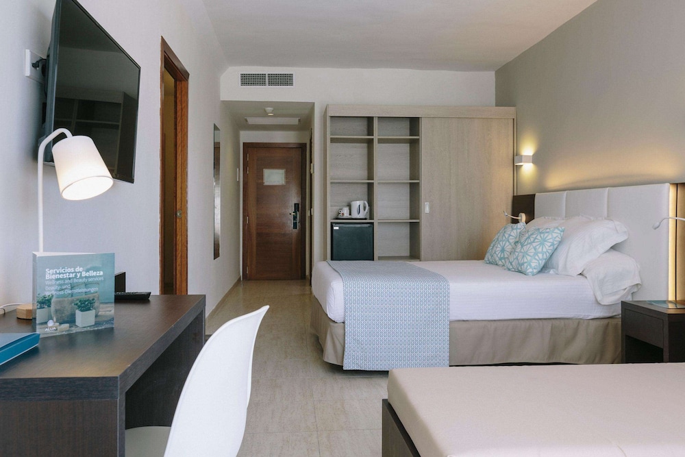 Suite (2 Adults + 1 Child) photo 2