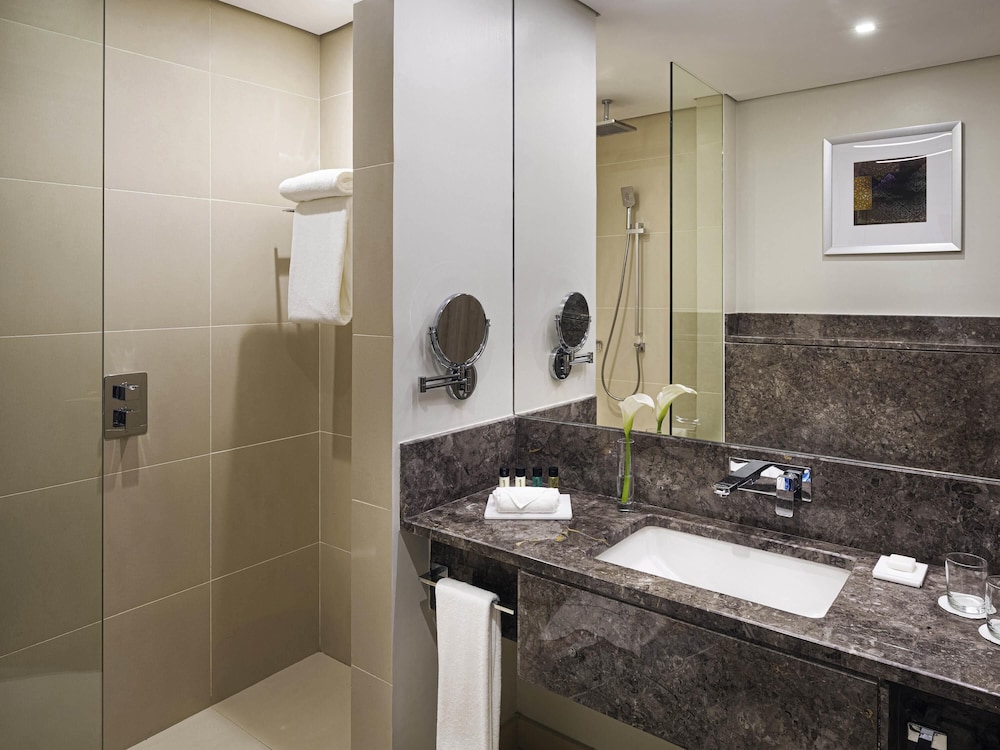 Residence Studio with 1 King Bed or 2 Twin beds , City Side thumbnail 5