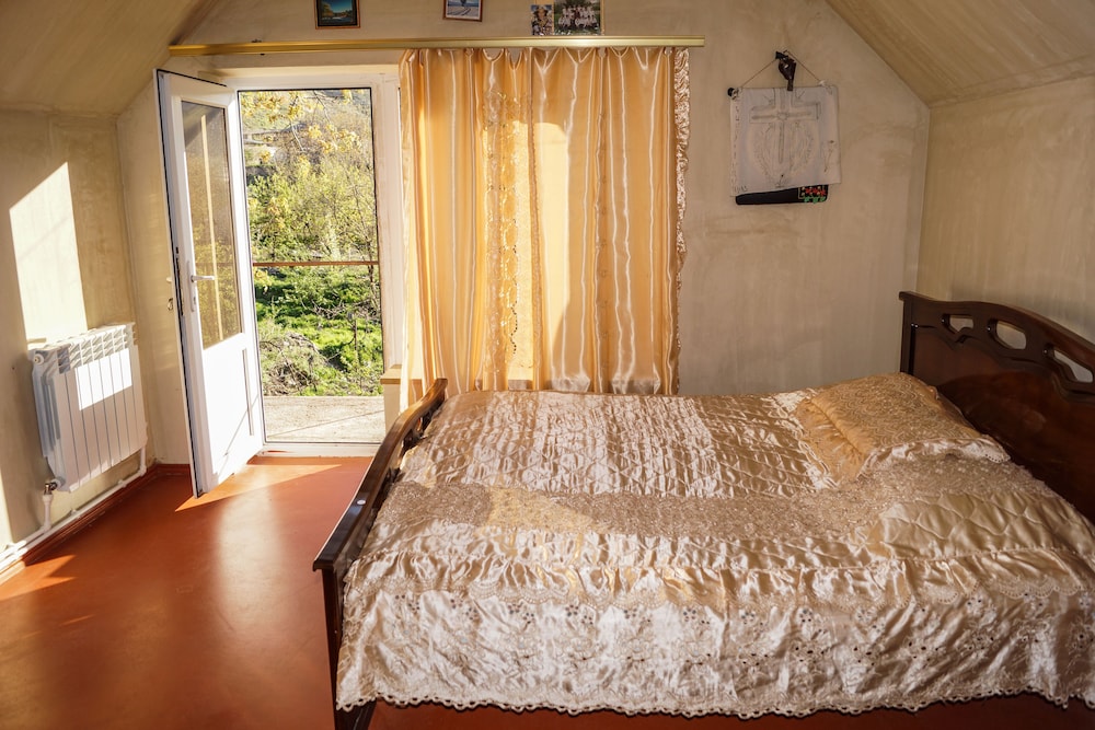 Economy Double Room, 1 Bedroom, Shared Bathroom photo 1