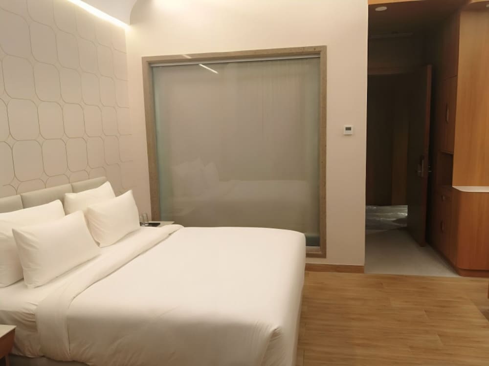 Deluxe Double or Twin Room, City View photo 2