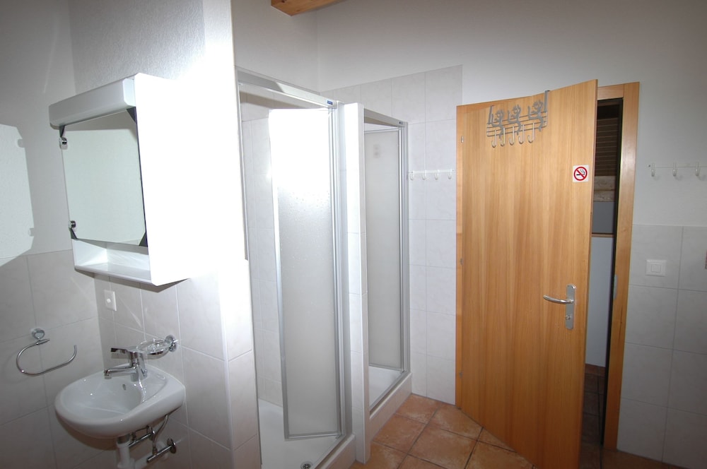 Shared Dormitory, Mixed Dorm, Shared Bathroom photo 3