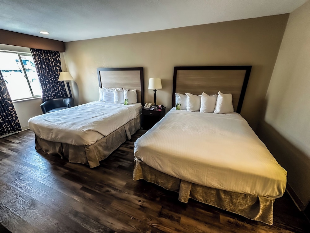 Standard Room, 2 Queen Beds, Non Smoking, Refrigerator (Pet Friendly)
