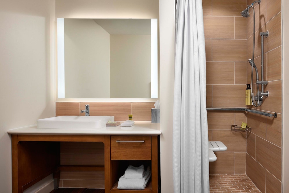 Suite, 1 Bedroom - Photo 4