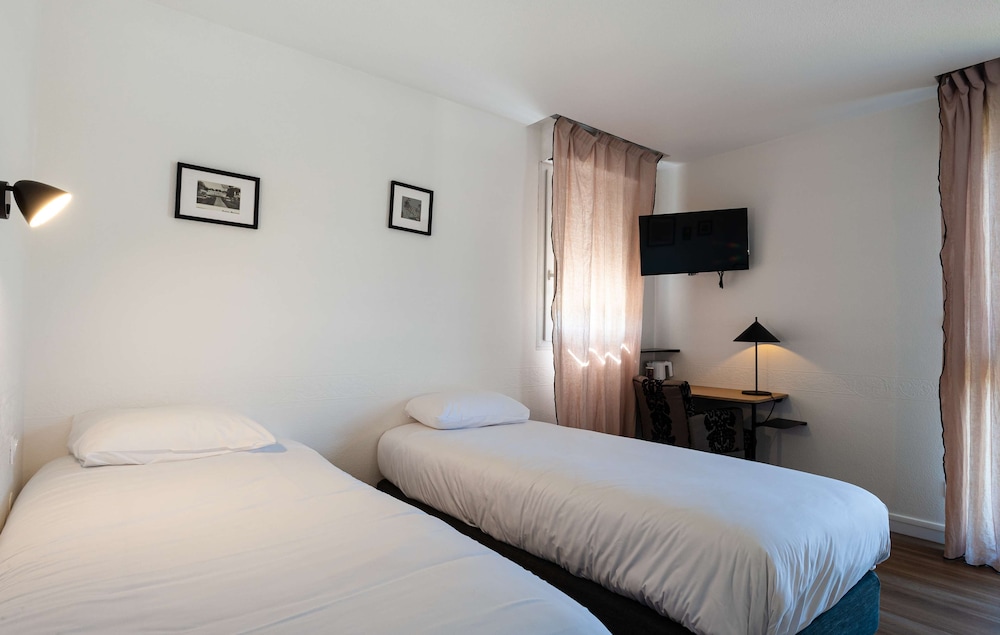 Standard Room, Multiple Beds photo 2