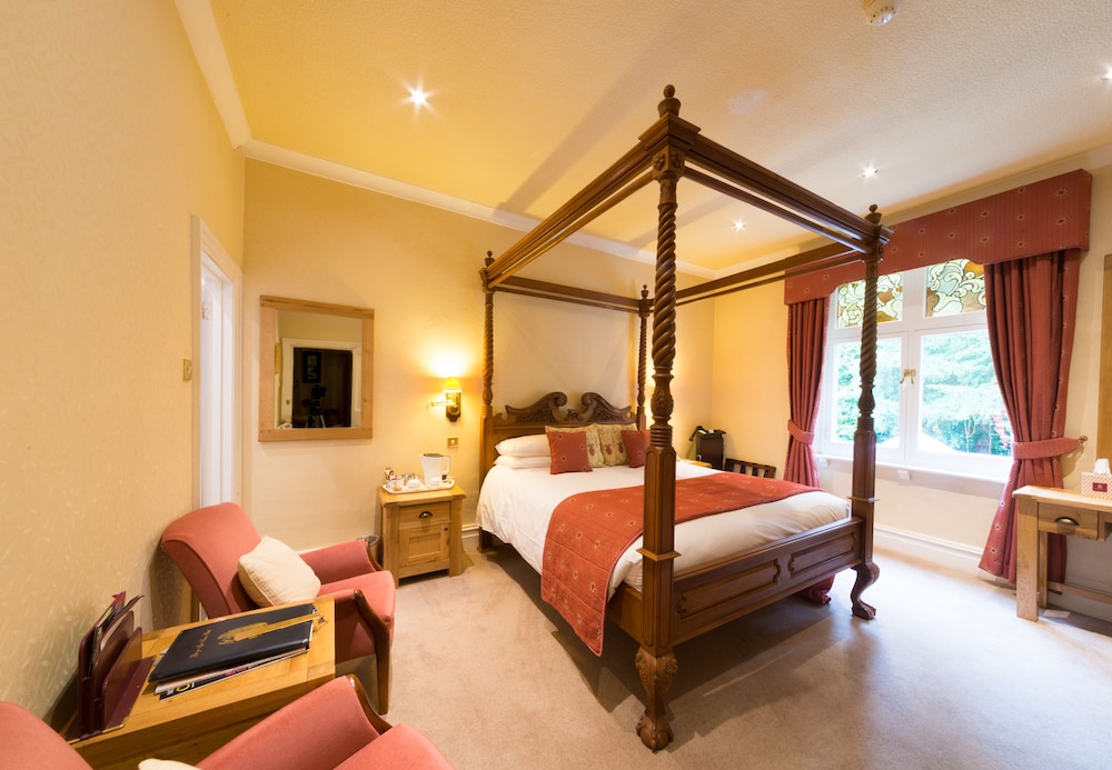 Suite (4 Poster Bed) photo 2
