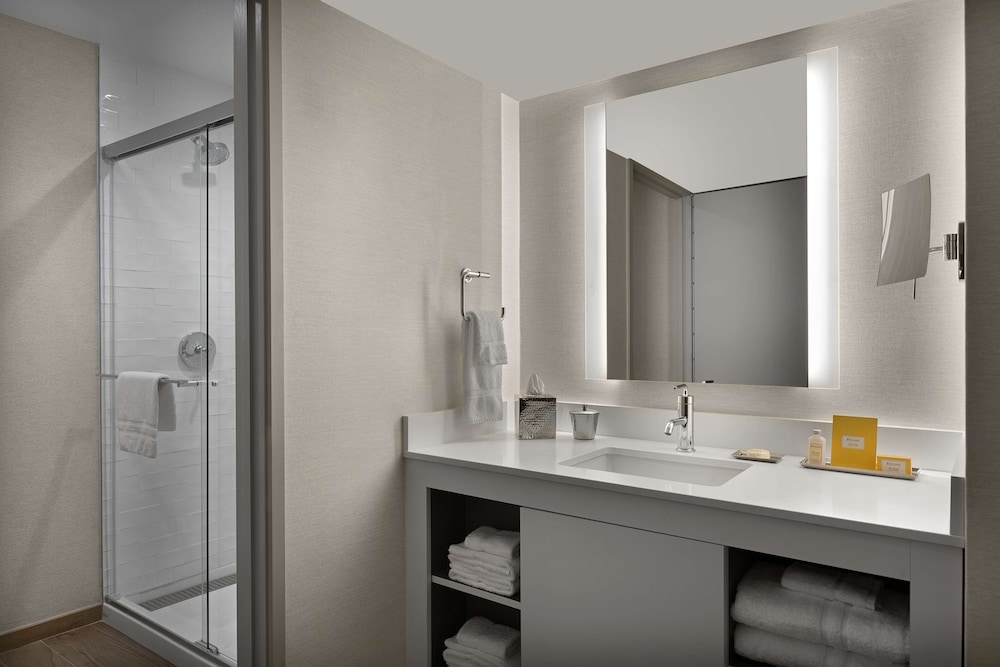 Junior Suite, 2 Queen Beds - Photo 3