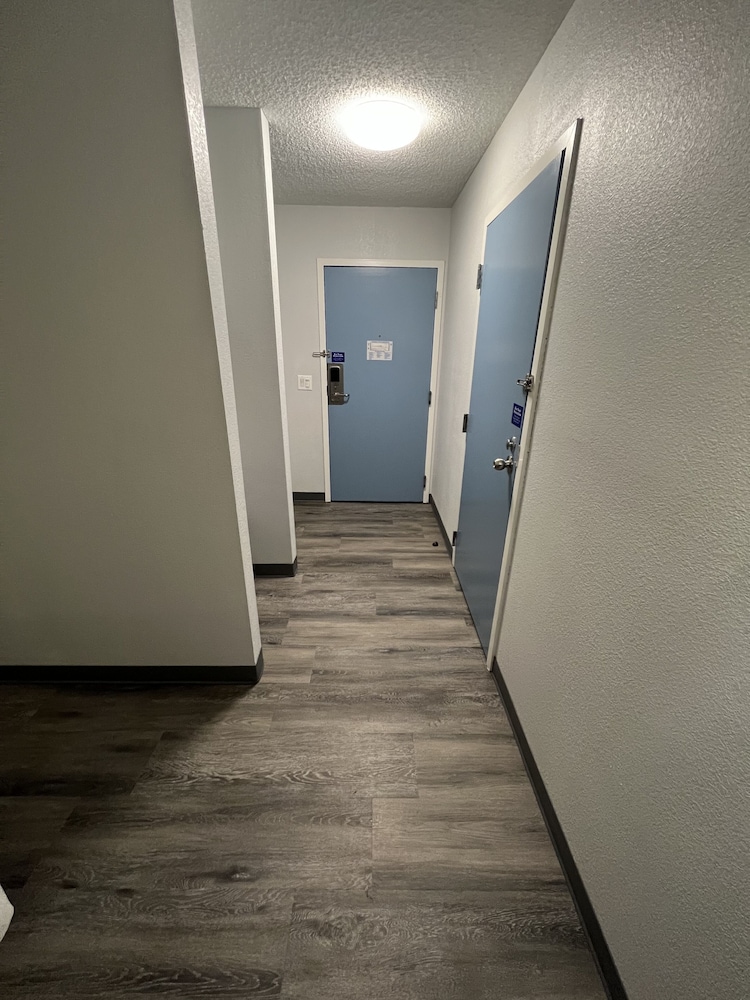 Deluxe Room, 2 Queen Beds, Non Smoking, Refrigerator & Microwave - Photo 2