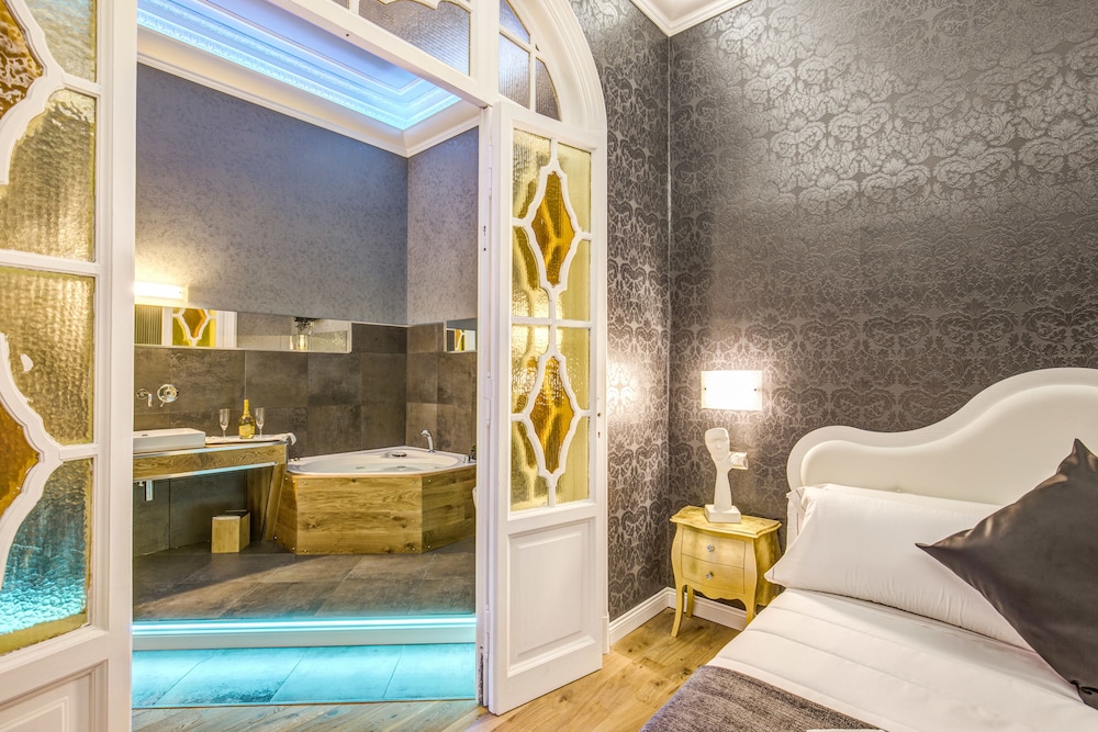 Grand Suite, 1 Queen Bed photo 3