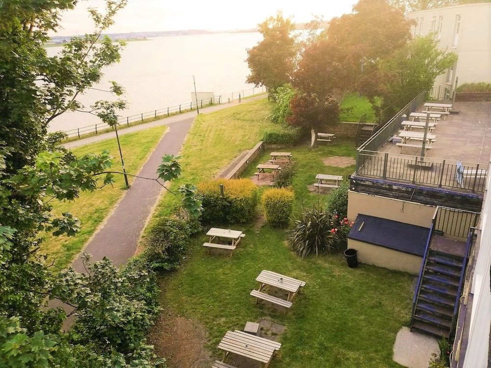 Deluxe Double Room with River View - Photo 8