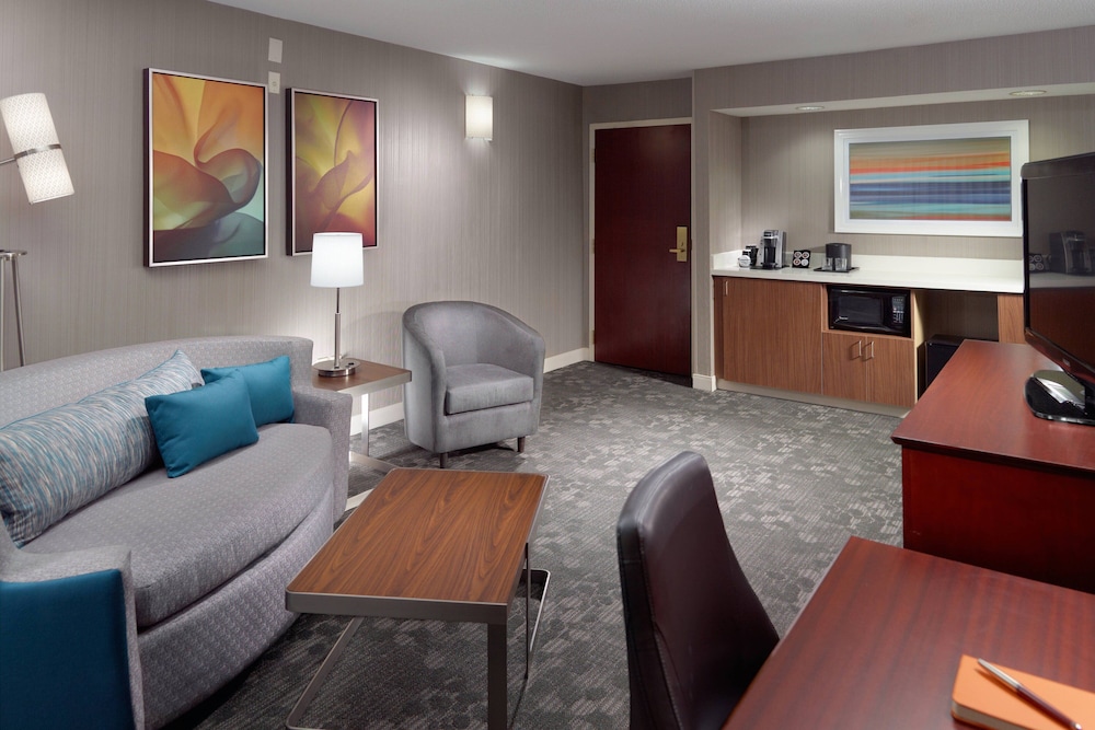 Suite, 1 Bedroom - Photo 5