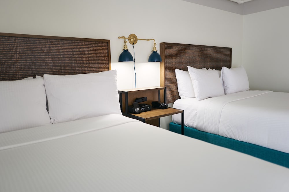 Executive Room, 2 Queen Beds, Non Smoking, Pool Access photo 2