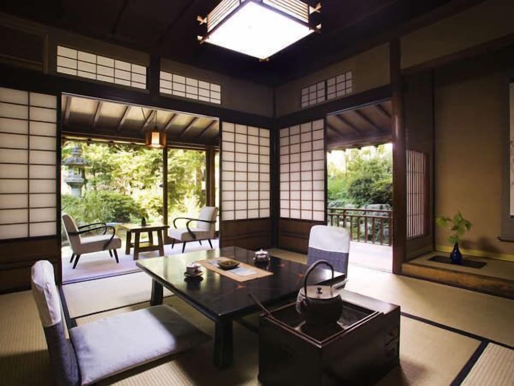 Japanese-Style Standard Twin Room with Private Toilet and Garden View	 [Umebachi] photo 1