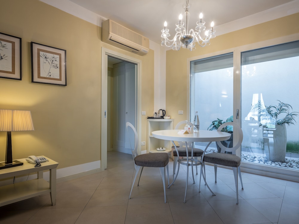 Economy Suite photo 2