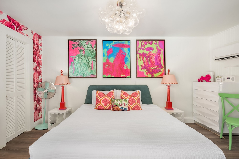 Room 12 - Poolside - 21+ Adult Only