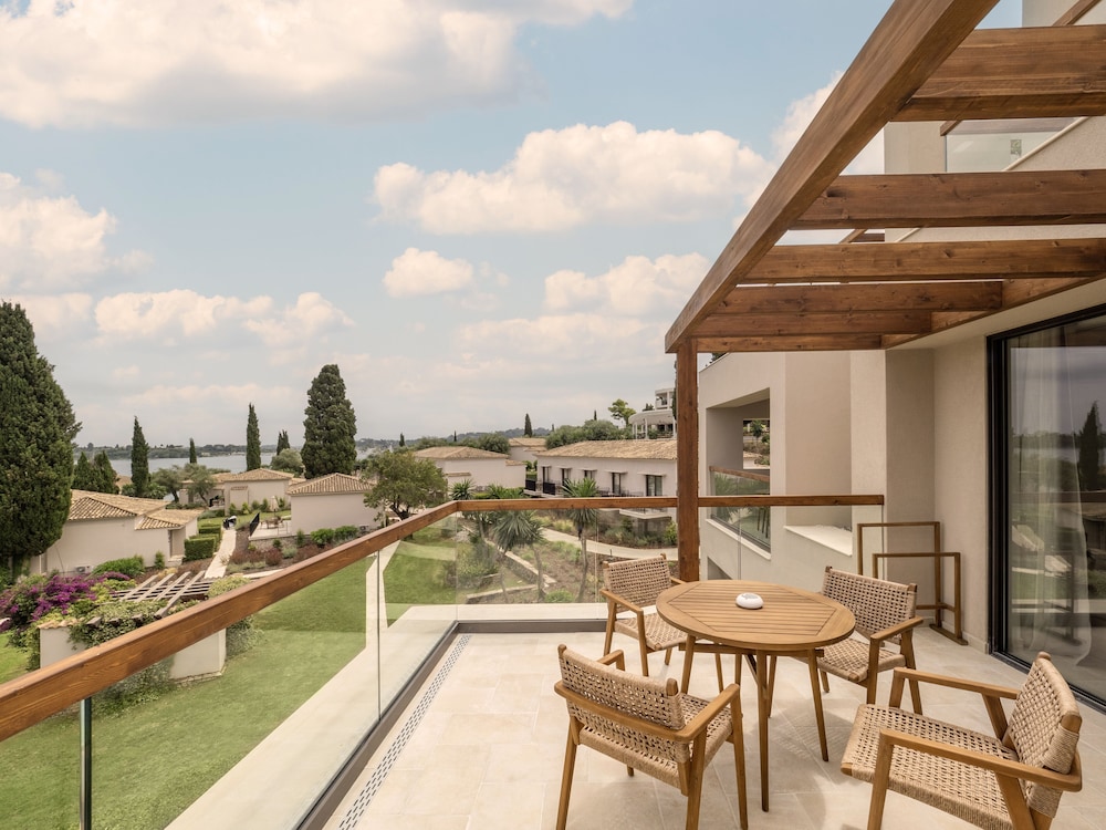 Double Room, Terrace, Sea View (Preferred Club, 2 adults +2 children) thumbnail 6