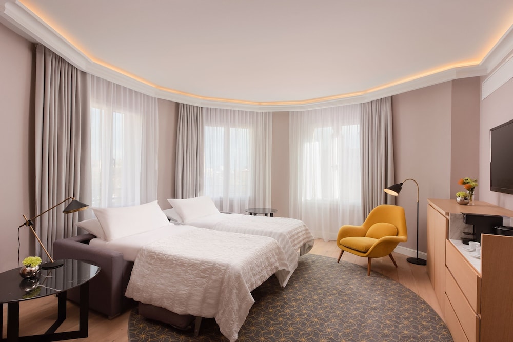 Suite, 1 Bedroom, City View, Corner