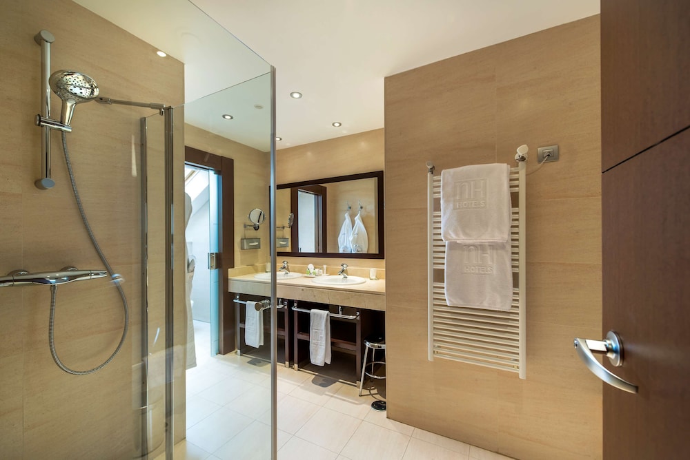 Premium Room - Photo 7