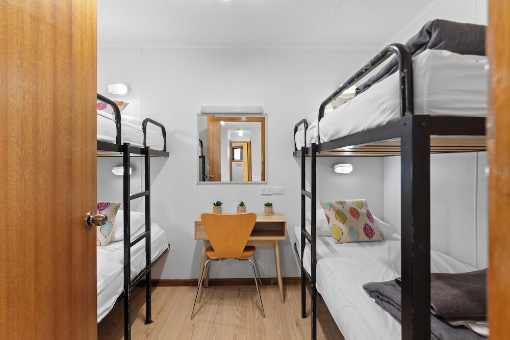 Holiday Unit 4 Berth photo 3