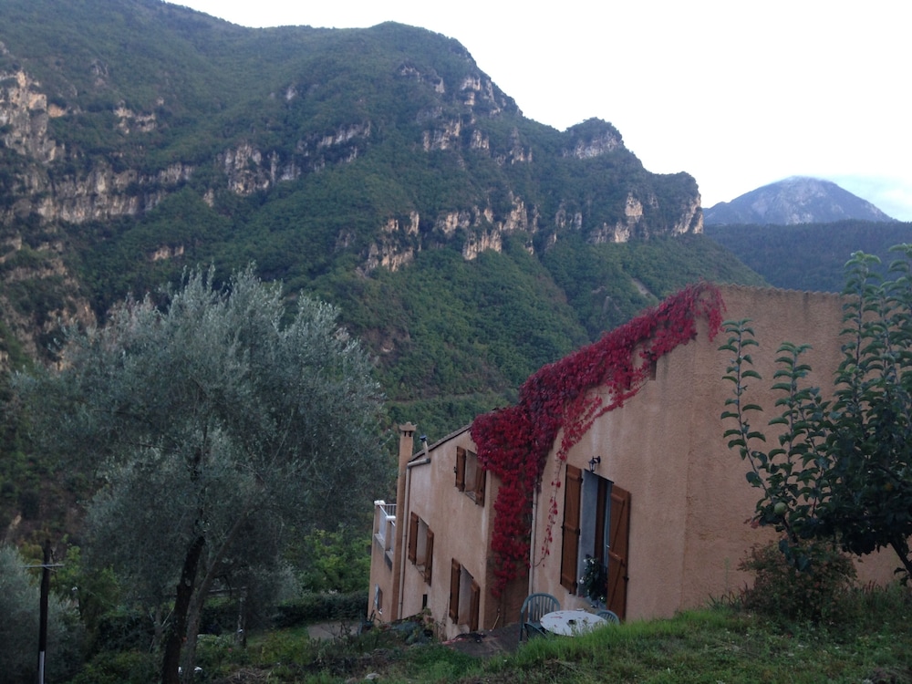 Twin Room, Ensuite, Mountain View photo 3