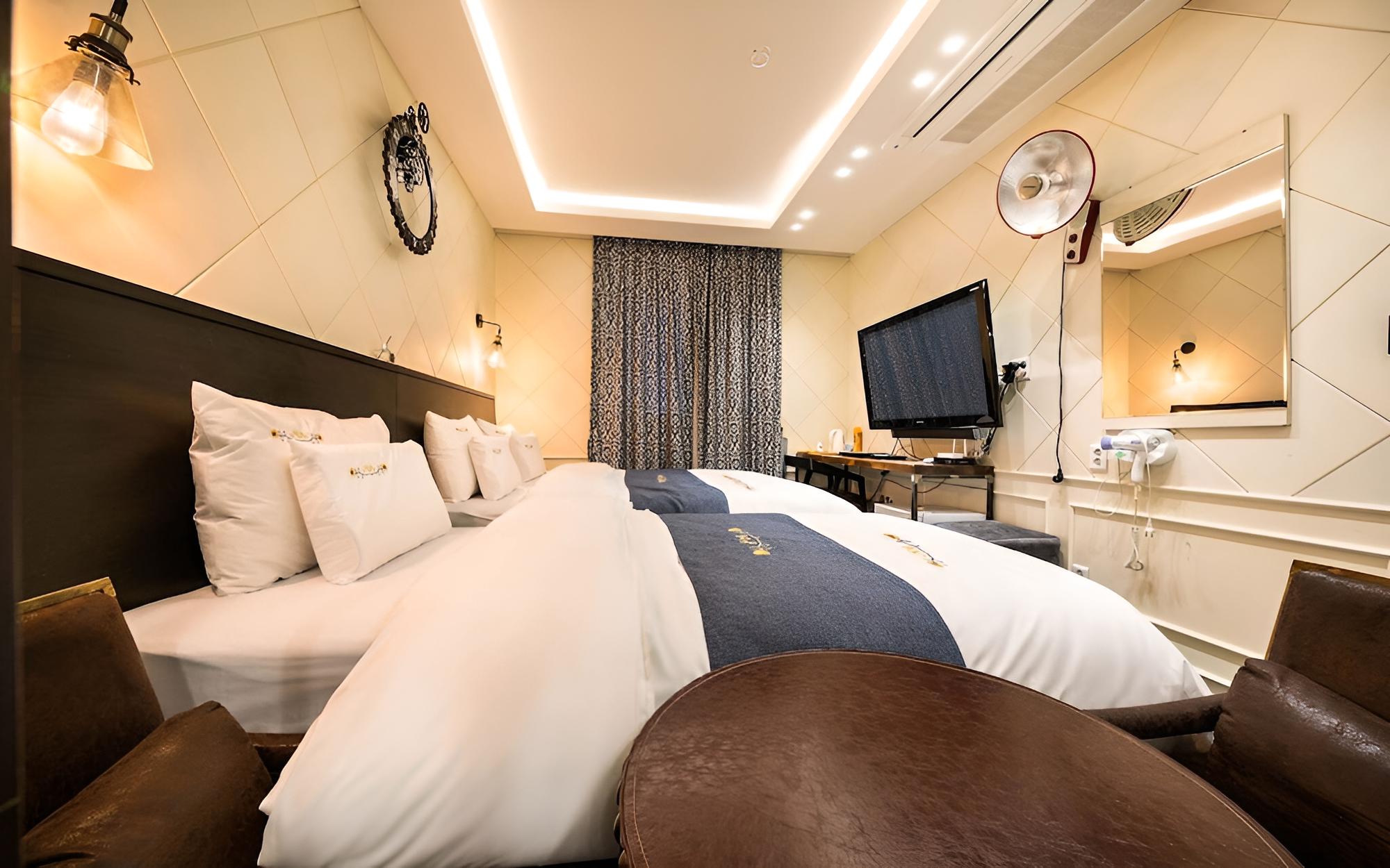 Room (Suite Twin - 1 room 100% parking avai) - Photo 2