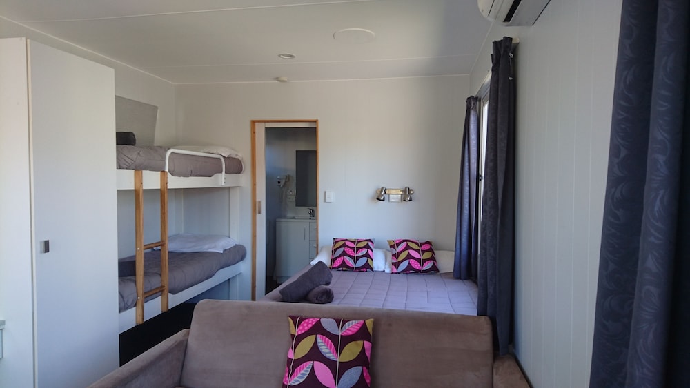 Basic Cabin, Ensuite - Photo 2