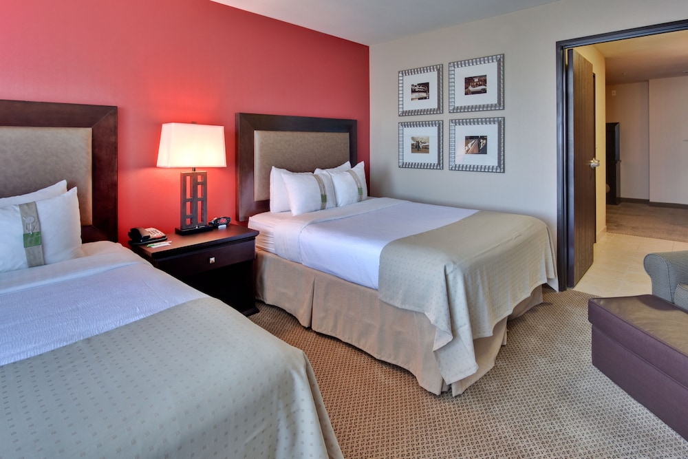 Suite, 2 Queen Beds (Additional Living and Dining Area) - Photo 2