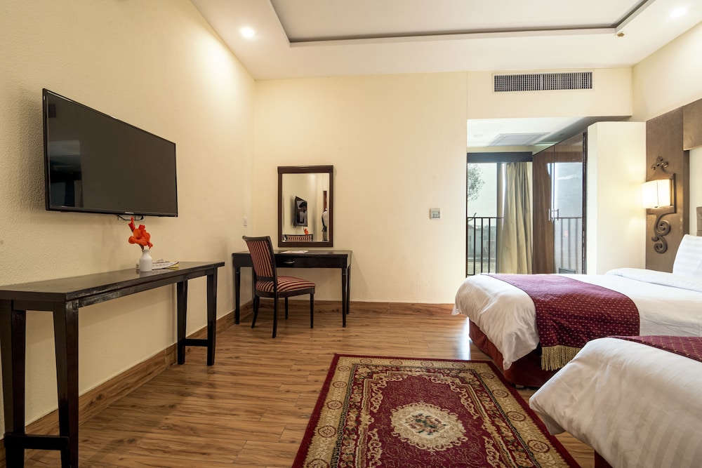 Deluxe Twin Room, 2 Twin Beds, Private Bathroom photo 2