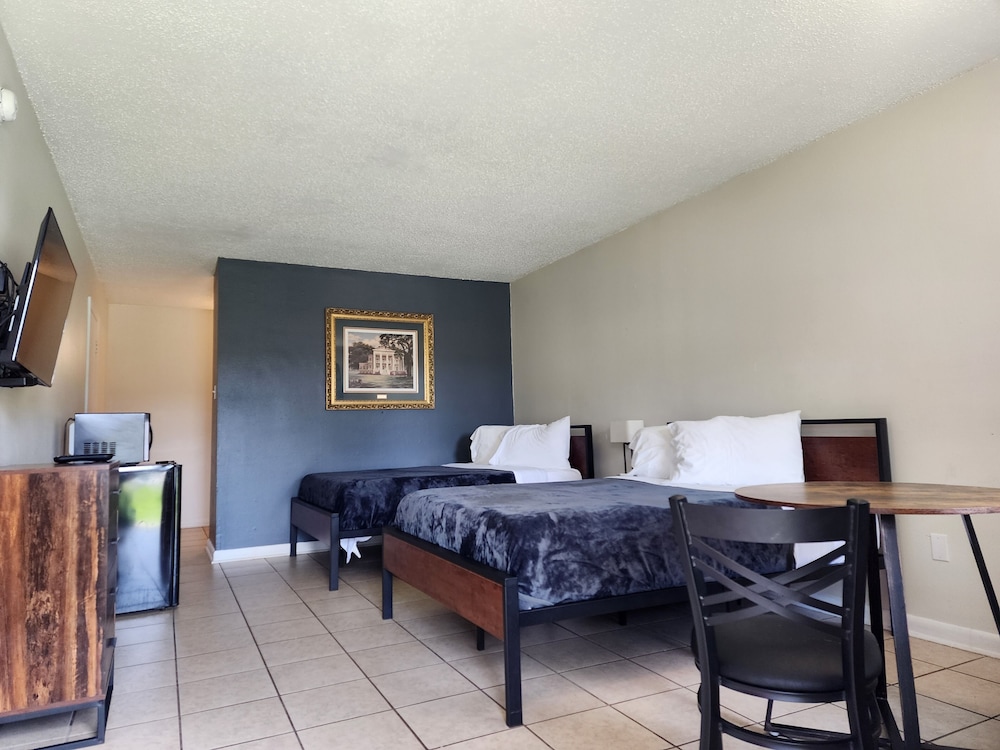 Room, 2 Queen Beds, Non Smoking photo 3