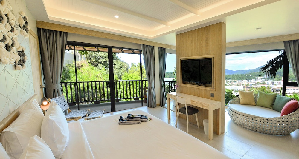 Honeymoon Suite - Photo 3