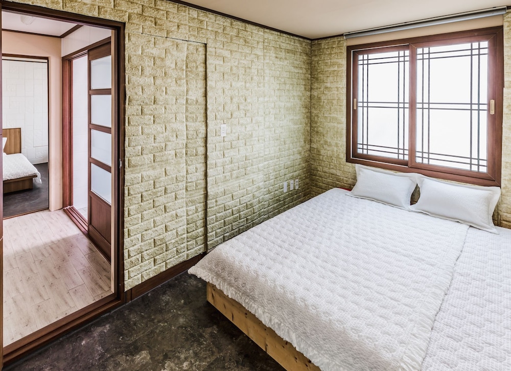 Room (Red House Full Villa) photo 3