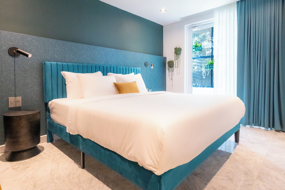 Room, 1 King Bed, Non Smoking, Ground Floor