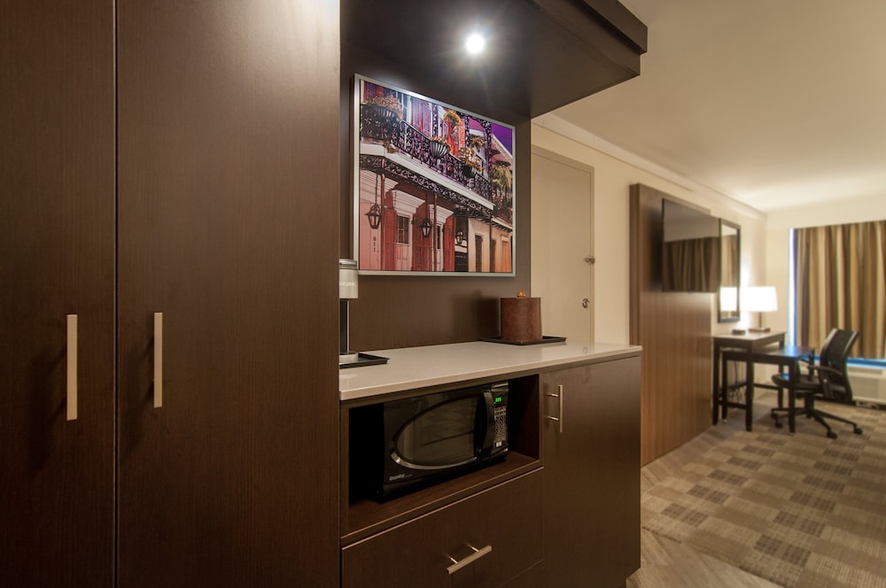 Premium Room, 2 Queen Beds, Balcony, Pool View - Photo 2
