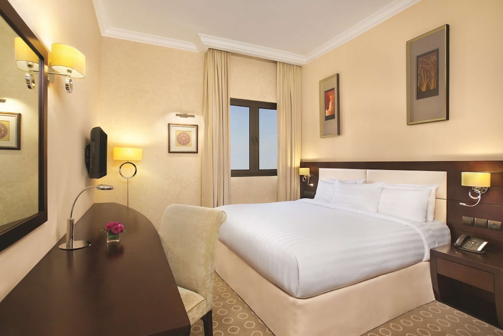 Deluxe Suite, 1 King Bed photo 2