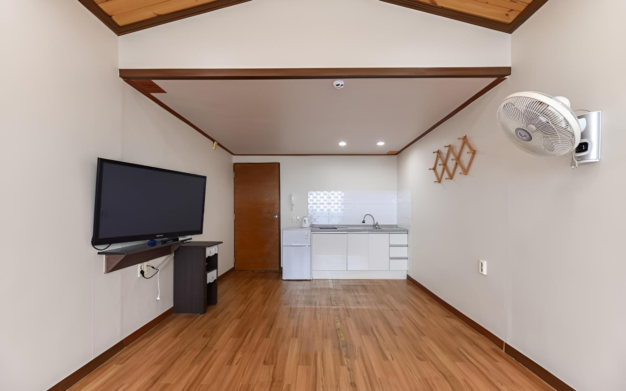 Room (205 (ocean view)) - Photo 1