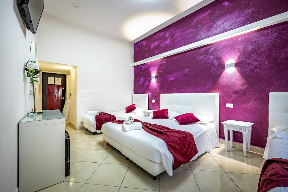 Standard Quadruple Room, Multiple Beds photo 2