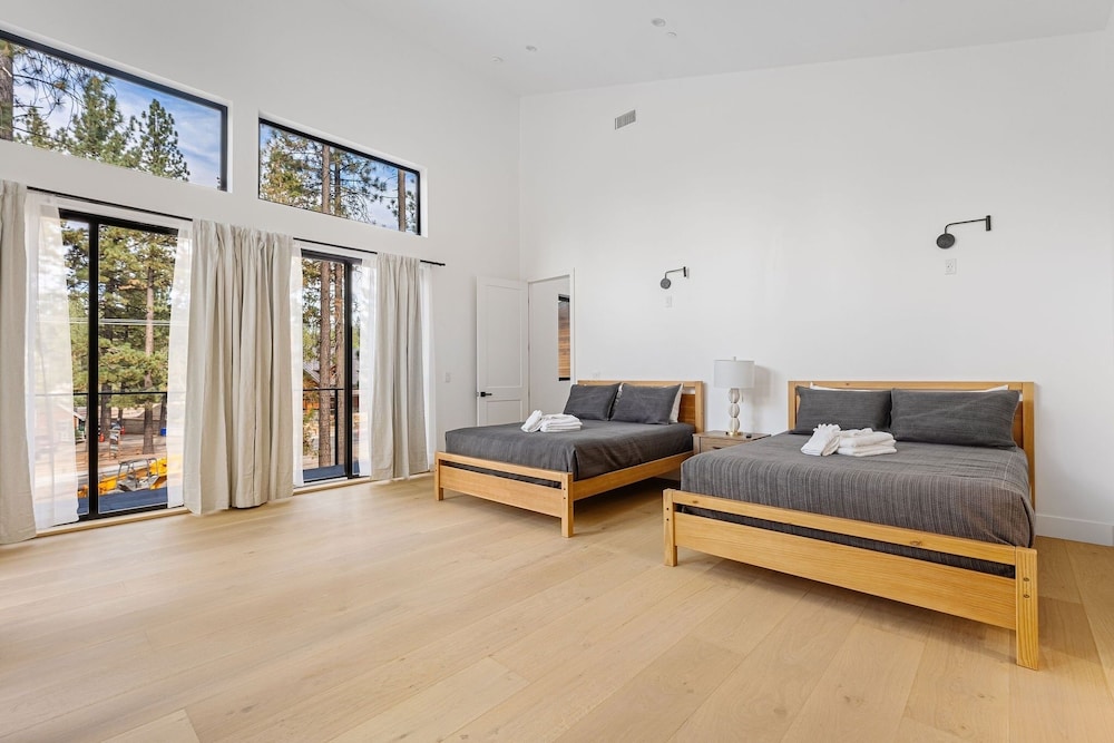House, 5 Bedrooms photo 1
